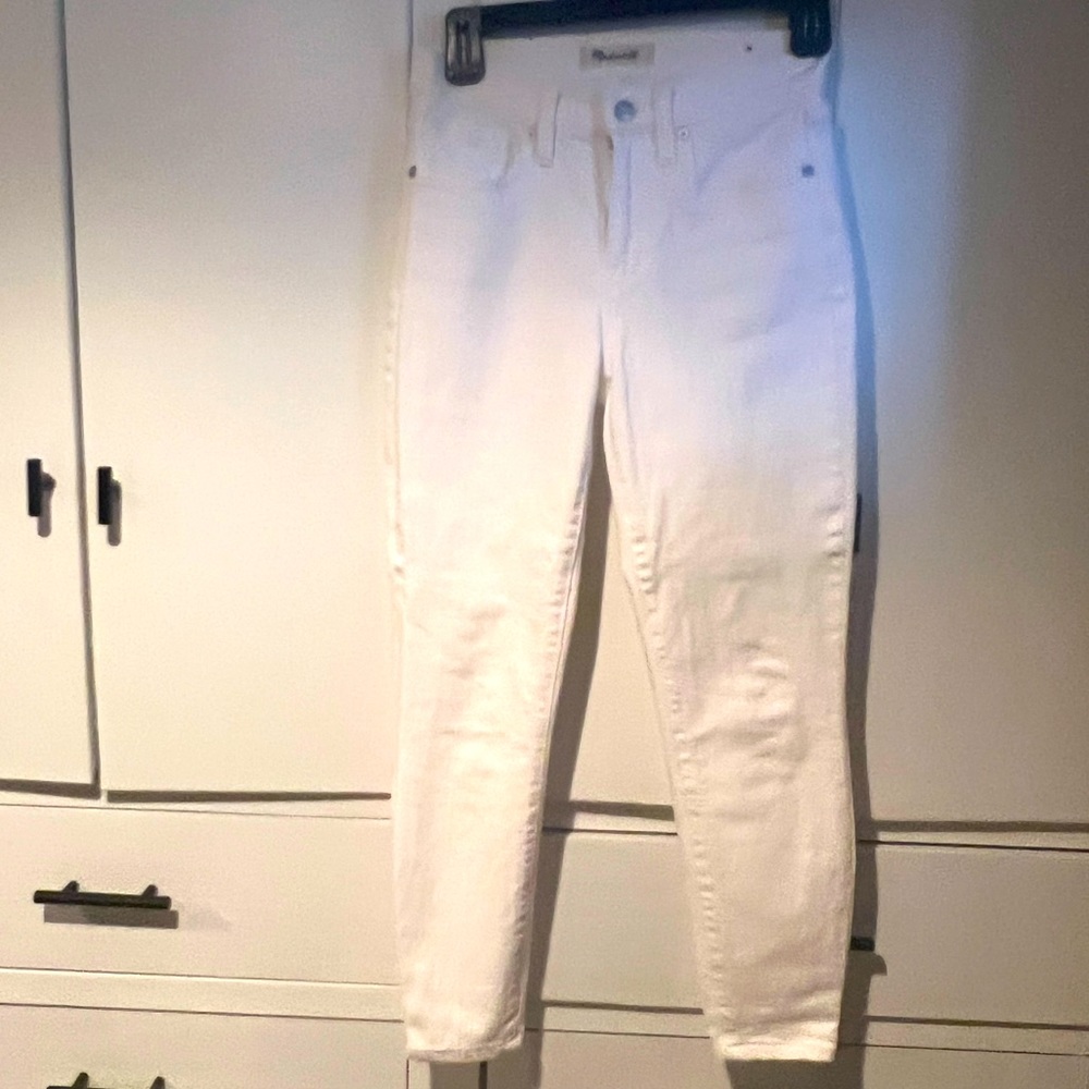 9" High-Rise Skinny Jeans in Pure White  SZ 24